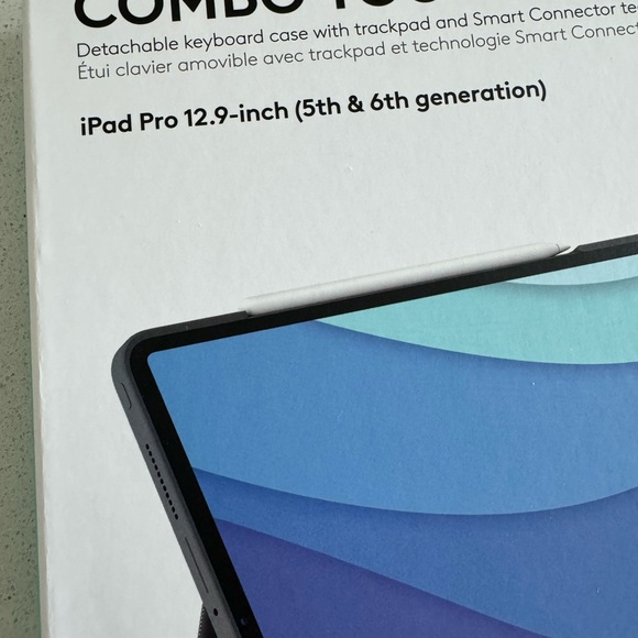 Logitech detachable keyboard case for iPad Pro 12.9 inch(5th and 6th generation) - Picture 3 of 7
